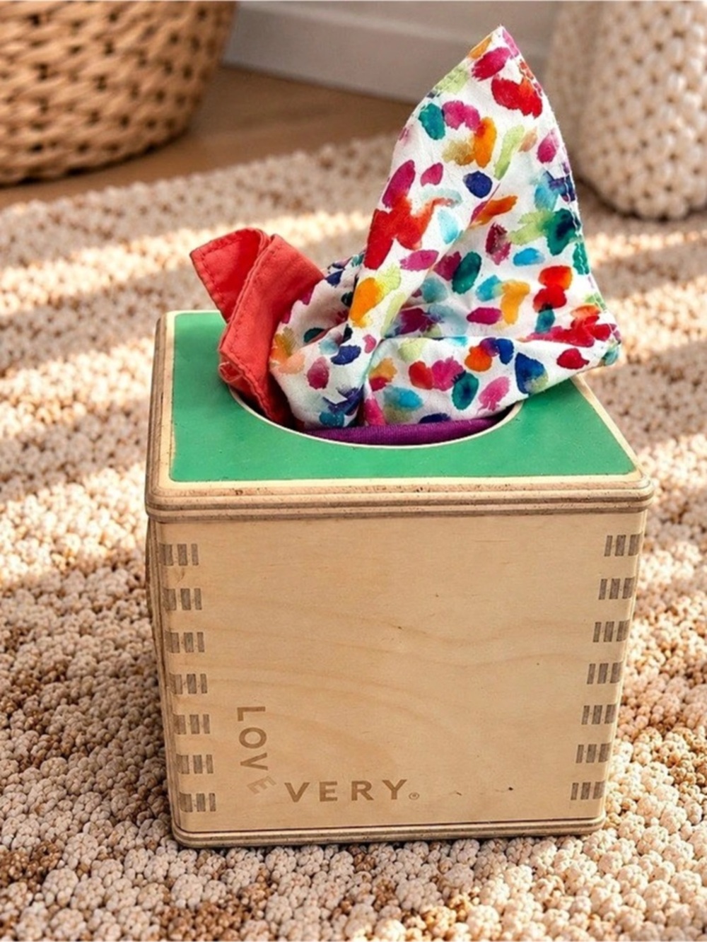 Lovevery Magic Tissue Box + Tissues – sensory Play Kit 6+ Months